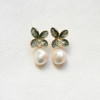 [網店限定] 綠葉子珍珠耳環